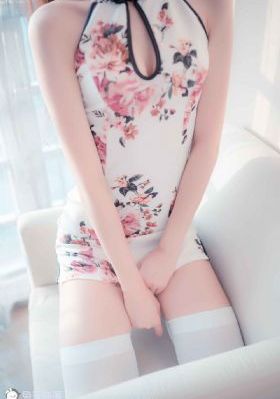 一边亲着一面膜下奶