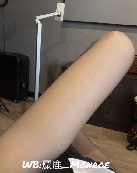 帮娇妻找粗壮男人玩3p电影